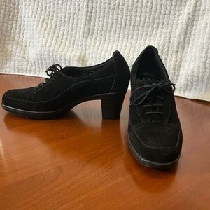 Clarks Bendables Black Suede Lace Up Heels Oxford Style 7.5 M Comfort
